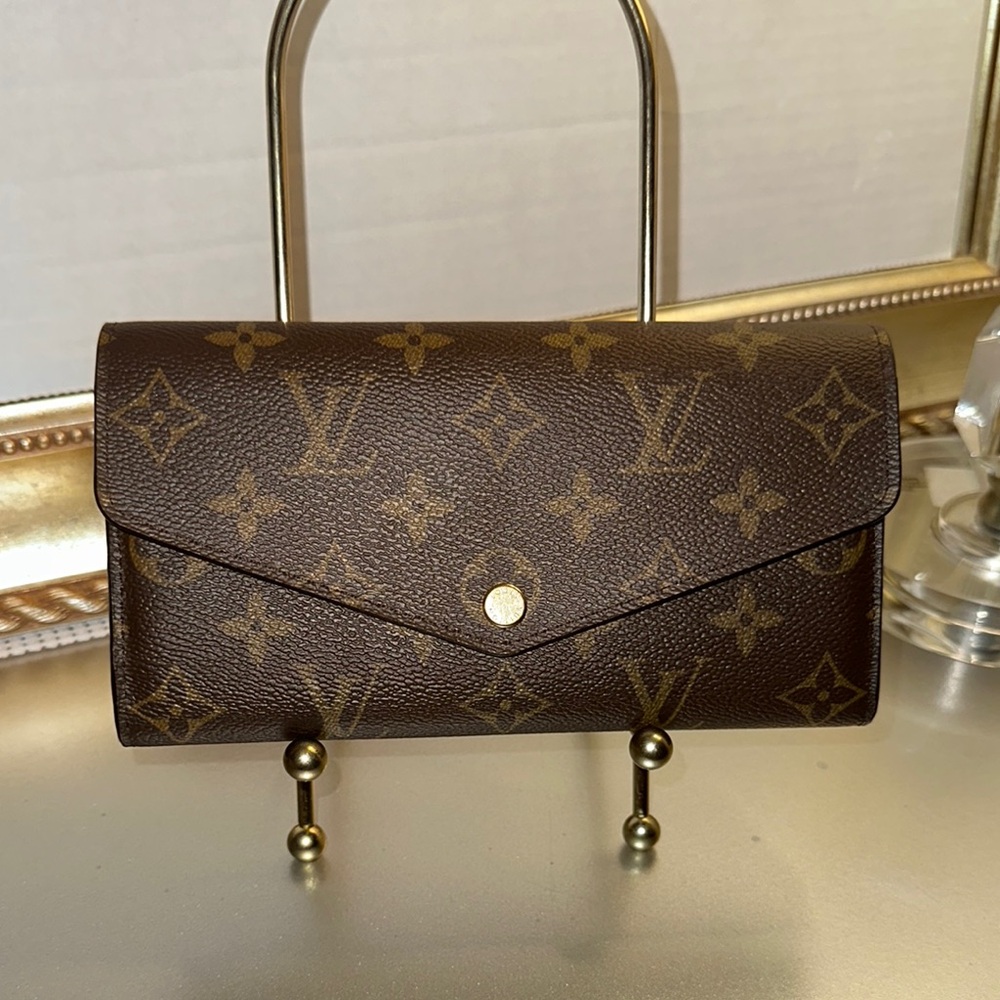 Louis Vuitton - Sarah Monogram Wallet